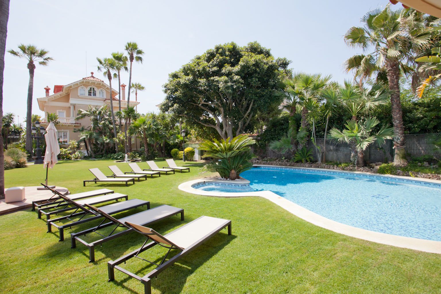 7 bedroom Villa for sale with sea view in Sitges, Catalonia