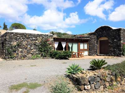 Character 2 bedroom Villa for sale with sea view in Pantelleria, Sicily
