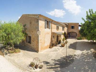 Historical 7 bedroom Farmhouse for sale with sea view in Santanyi, Mallorca