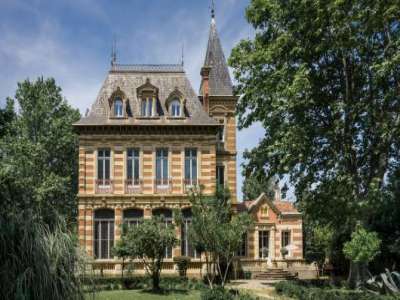 Refurbished 20 bedroom Chateau for sale with countryside view in Montpellier, Languedoc-Roussillon