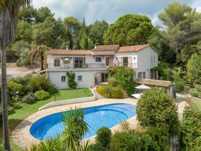 Quiet 6 bedroom Villa for sale with sea view in Roquefort les Pins, Cote d'Azur French Riviera
