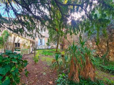 Character 4 bedroom House for sale in Uzes, Languedoc-Roussillon