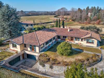 Immaculate 5 bedroom Villa for sale with countryside view in Villa Guardia, Lecco, Lombardy