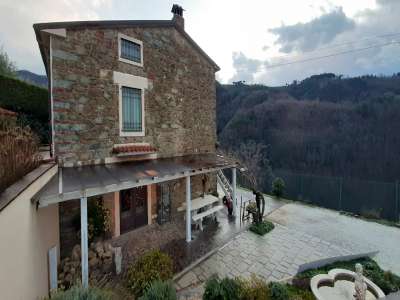 Renovated 4 bedroom Farmhouse for sale with countryside view in Avaglio, Montecatini Terme, Tuscany