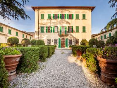 Authentic 5 bedroom Villa for sale with countryside view in Certosa, Calci, Tuscany