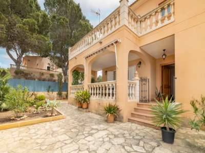 4 bedroom Villa for sale with sea view with Income Potential in Bahia Azul, Llucmajor, Mallorca